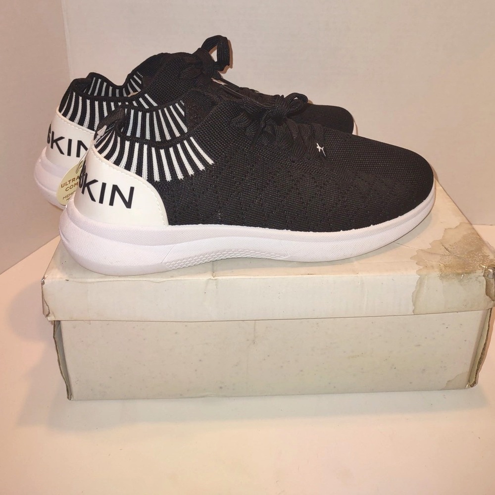 NIB Danskin Success Womens Slip On Sneakers Size 10 Black White Shoes 874706